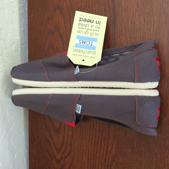 Toms Men's Gray and Red Audi Designed Classic Slip On Shoes Size 7.5 - Picture 6 of 11